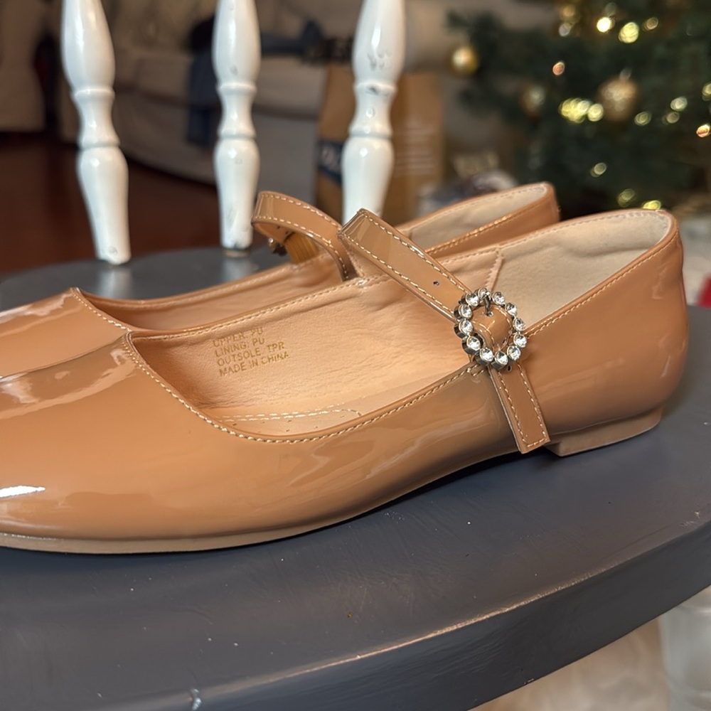 Tan patent Maryjanes - Picture 6 of 11